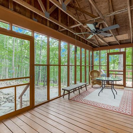 Secluded W Hot Tub, Fire Pit, Deck & Updated Wifi Great Cacapon Exteriér fotografie