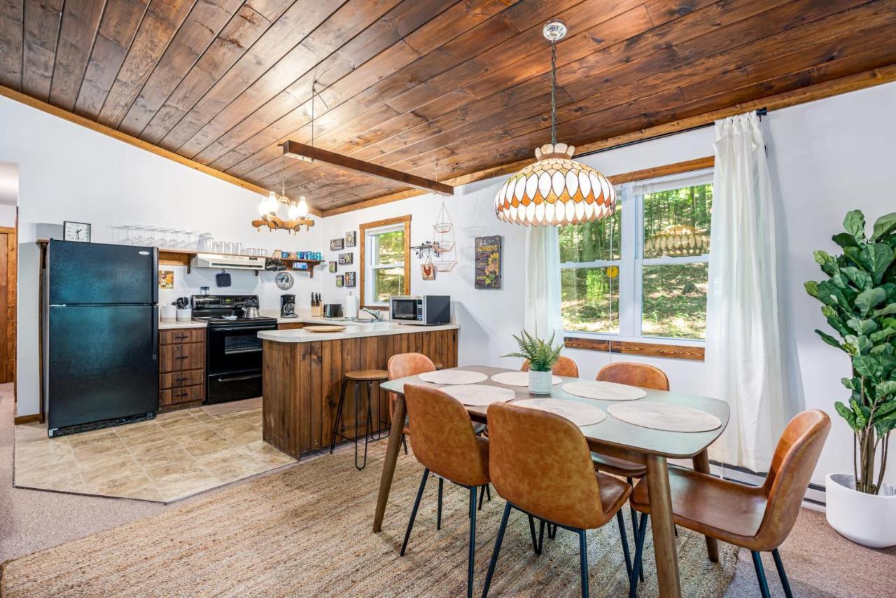 Secluded W Hot Tub, Fire Pit, Deck & Updated Wifi Great Cacapon Exteriér fotografie