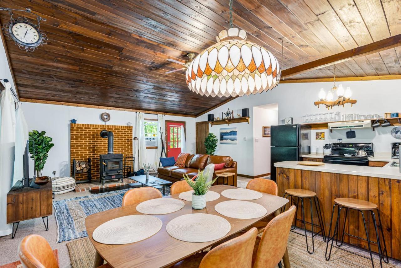 Secluded W Hot Tub, Fire Pit, Deck & Updated Wifi Great Cacapon Exteriér fotografie