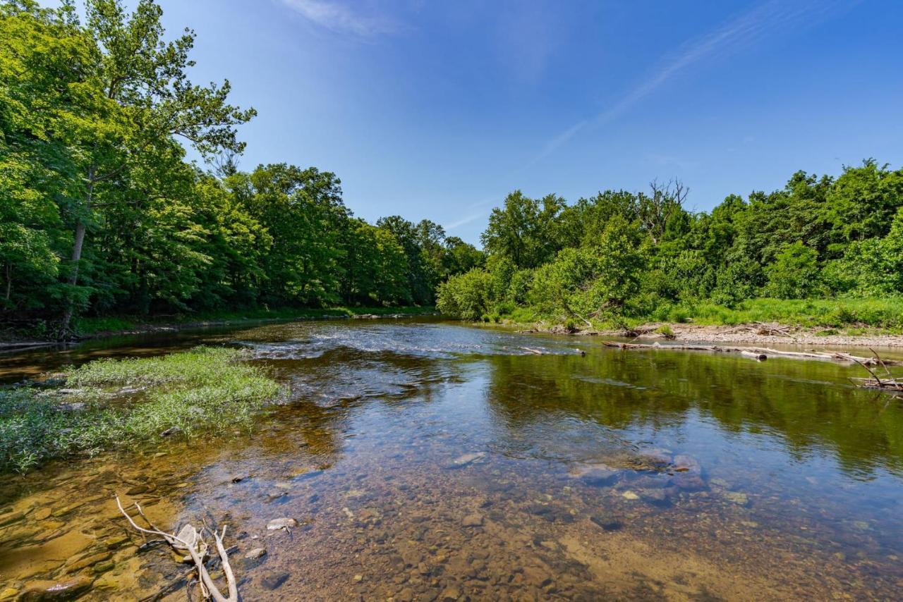 Secluded W Hot Tub, Fire Pit, Deck & Updated Wifi Great Cacapon Exteriér fotografie