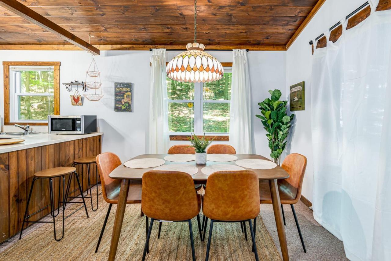 Secluded W Hot Tub, Fire Pit, Deck & Updated Wifi Great Cacapon Exteriér fotografie