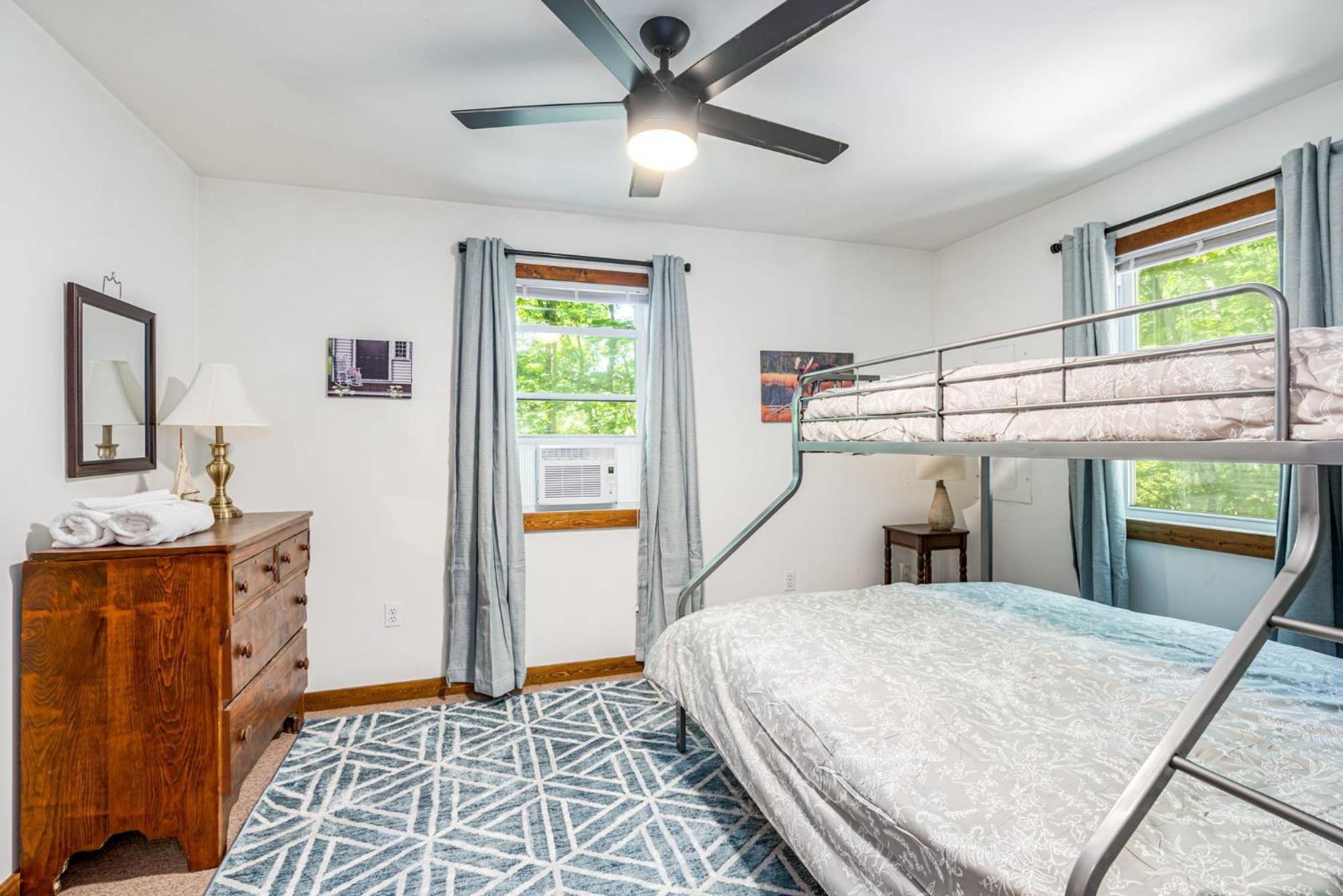 Secluded W Hot Tub, Fire Pit, Deck & Updated Wifi Great Cacapon Exteriér fotografie