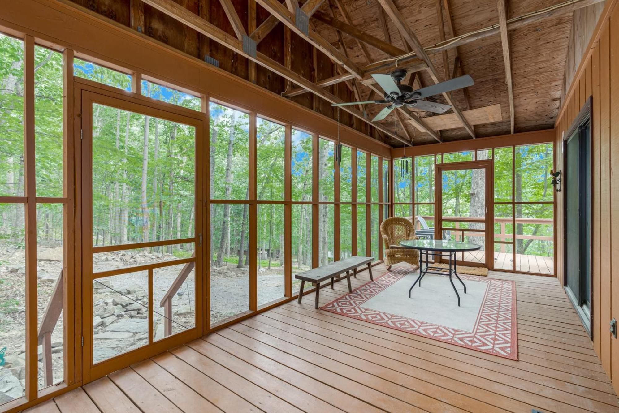 Secluded W Hot Tub, Fire Pit, Deck & Updated Wifi Great Cacapon Exteriér fotografie