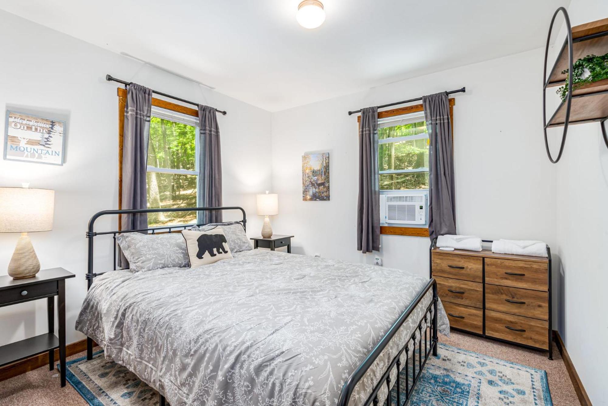 Secluded W Hot Tub, Fire Pit, Deck & Updated Wifi Great Cacapon Exteriér fotografie