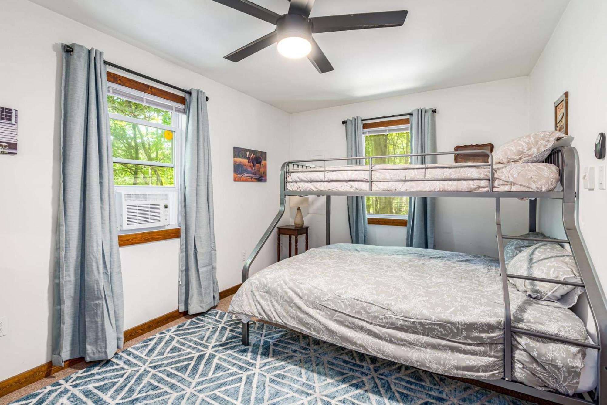 Secluded W Hot Tub, Fire Pit, Deck & Updated Wifi Great Cacapon Exteriér fotografie
