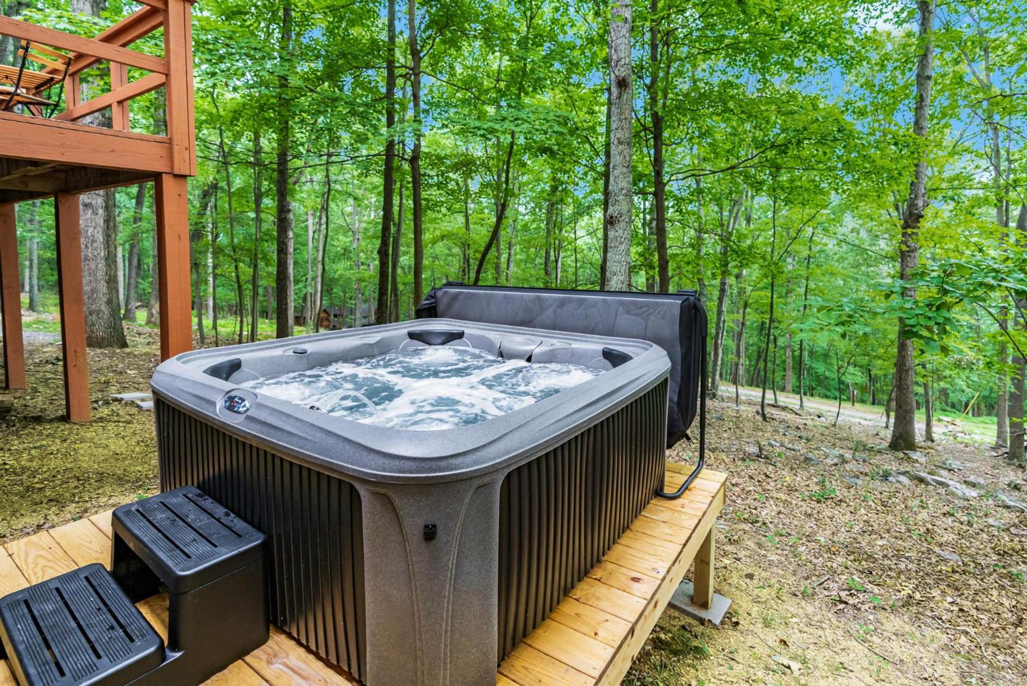 Secluded W Hot Tub, Fire Pit, Deck & Updated Wifi Great Cacapon Exteriér fotografie